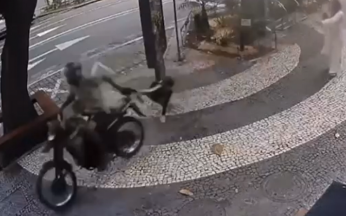 DJ é arrastada em tentativa de assalto no Leblon - Vídeo