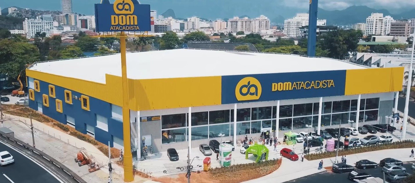 Polícia prende trio de ladrões estrangeiros após tentativa de furto de dezenas de potes de Nutella na filial Niterói da loja Dom Atacadista; VÍDEO