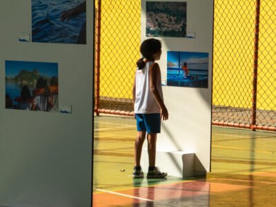 Estação de Charitas exibe arte de alunos de Niterói