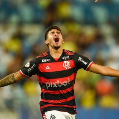 Flamengo vence o Cuiabá com gol nos acréscimos