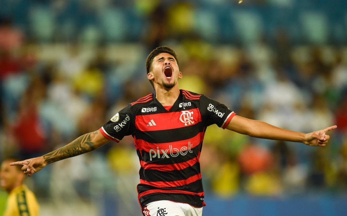 Flamengo vence o Cuiabá com gol nos acréscimos