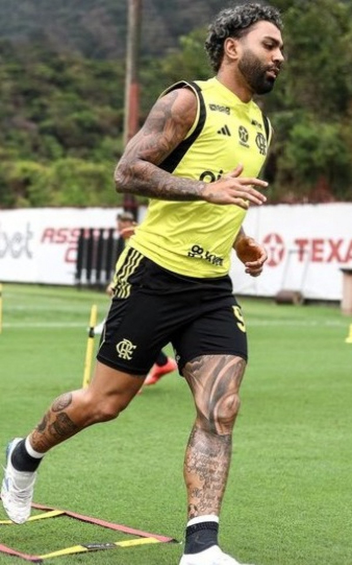Gabigol retorna aos treinos e será escalado contra o Fortaleza