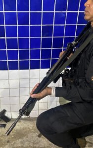 Homem é baleado durante confronto com policiais na Baixada