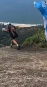 Homem morre após queda de parapente na Pedra Bonita