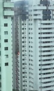 Incêndio atinge apartamento na Tijuca - Vídeo