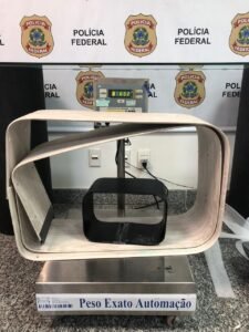 PF prende mulher com 6 kg de cocaína no Galeão - Vídeo
