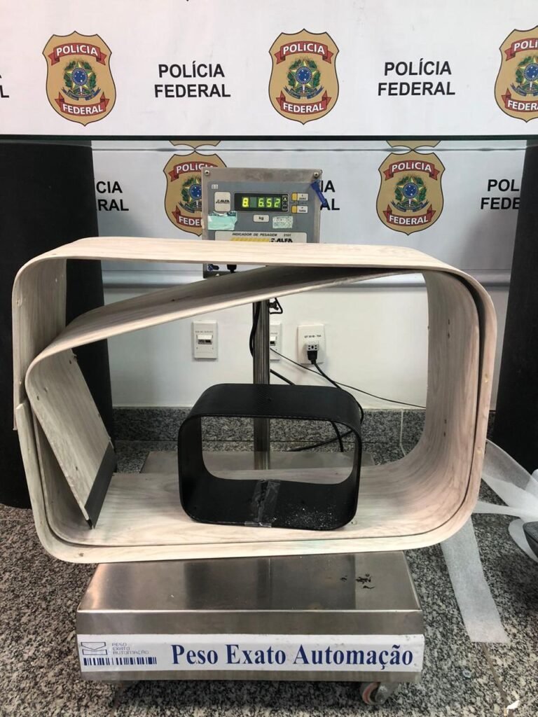 PF prende mulher com 6 kg de cocaína no Galeão - Vídeo