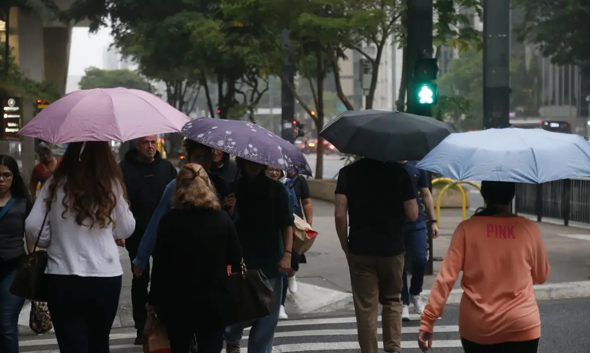 Previsão de chuvas intensas para várias regiões do Brasil