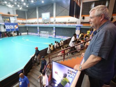 Axel Grael prestigia estreia do Brasil no Sul-Centro Americano de Handebol Feminino