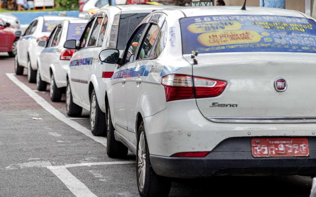 Taxistas de São Gonçalo terão cobrança da Bandeira 2 em dezembro