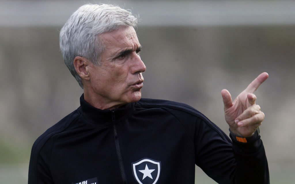 Técnico Luís Castro é sondado por gigante da Série A