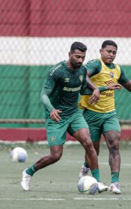 Thiago Santos revela sua adaptação como zagueiro no Fluminense