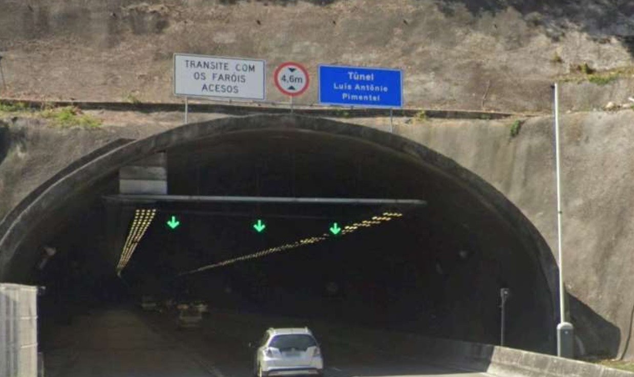 Túnel Charitas-Cafubá: dois acidentes com capotagem de veículos em horários diferentes - VÍDEOS