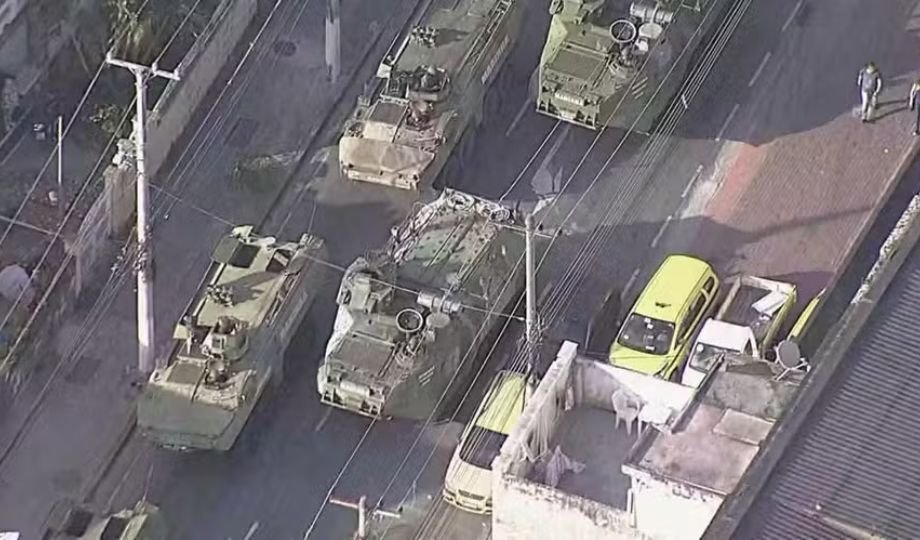 Blindados da Marinha reforçam segurança no hospital onde médica foi baleada. Homenagem ocorre com honras militares no Rio de Janeiro.