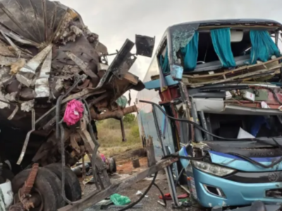 Acidente envolvendo caminhão-tanque e dois ônibus deixa 5 mortos e 21 feridos