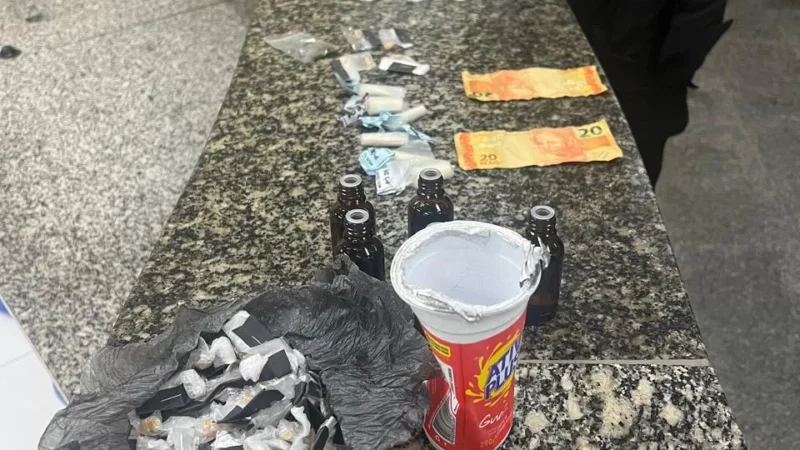 Adolescente é preso com drogas pela PM em Araruama