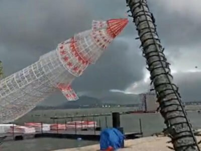 Árvore flutuante de Natal em Maricá cai após forte temporal - Vídeo