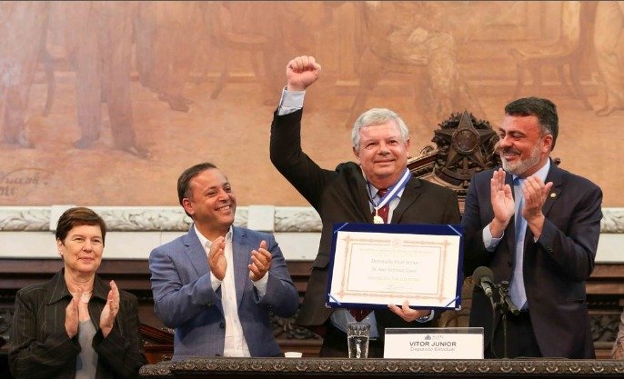 Axel Grael recebe Medalha Tiradentes em sessão solene da Alerj