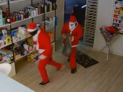 Bandidos disfarçados de 'Papai Noel' invadem e furtam loja de eletrônicos - Vídeo