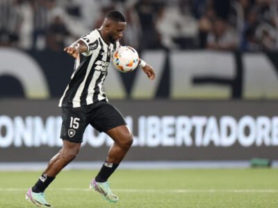 Bastos celebra título e despista sobre futuro no Botafogo