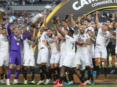 Botafogo celebra Libertadores com desfile na Zona Sul