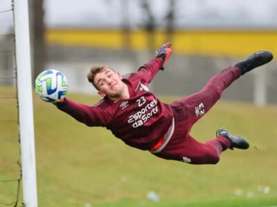 Botafogo tem goleiro do Athletico-PR na mira para 2025