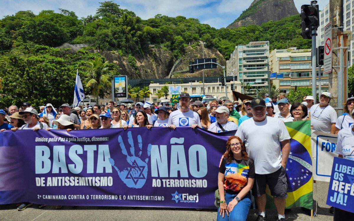 Caminhada contra o antissemitismo e o terrorismo atrai centenas no Leblon