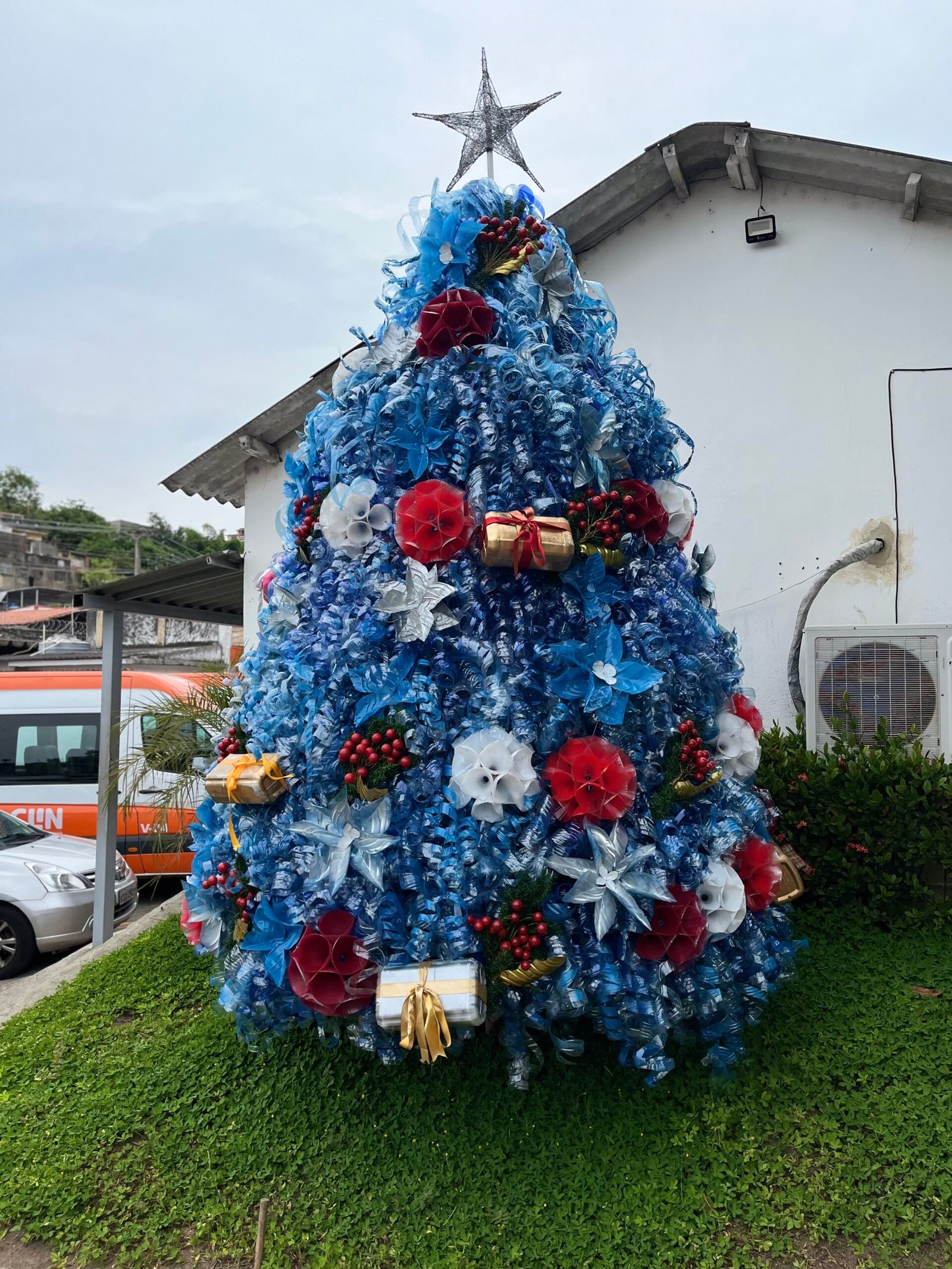 Coral Vozes da CLIN se apresenta na programação natalina do Mercado Municipal de Niterói