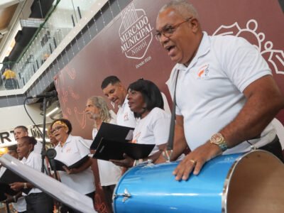 Coral Vozes da CLIN se apresenta na programação natalina do Mercado Municipal de Niterói