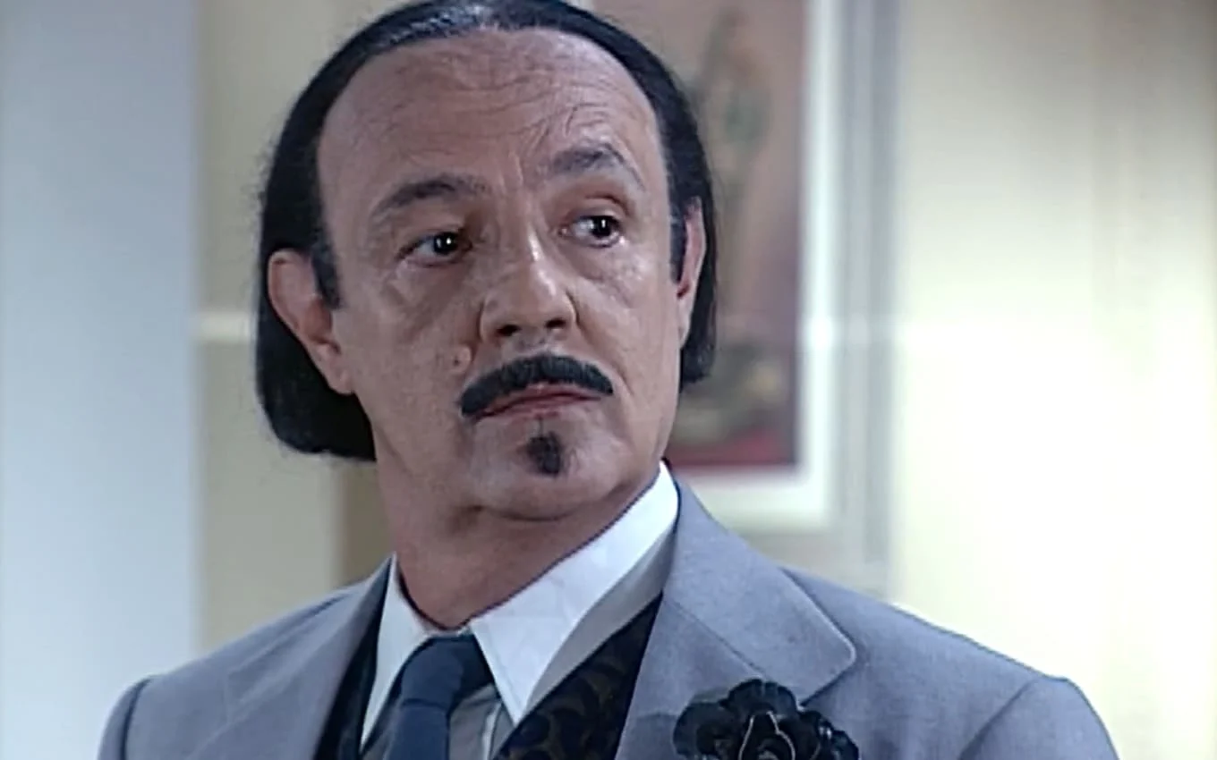Ney Latorraca como Cornélio Valente, em "O Cravo e a Rosa" | Reprodução/TV Globo