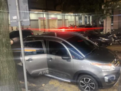 Crianças ficam horas em carro trancado pela mãe