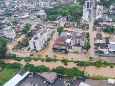 Defesa Civil alerta para chuvas intensas em Santa Catarina