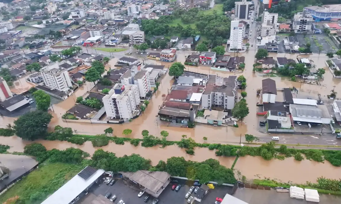 Defesa Civil alerta para chuvas intensas em Santa Catarina