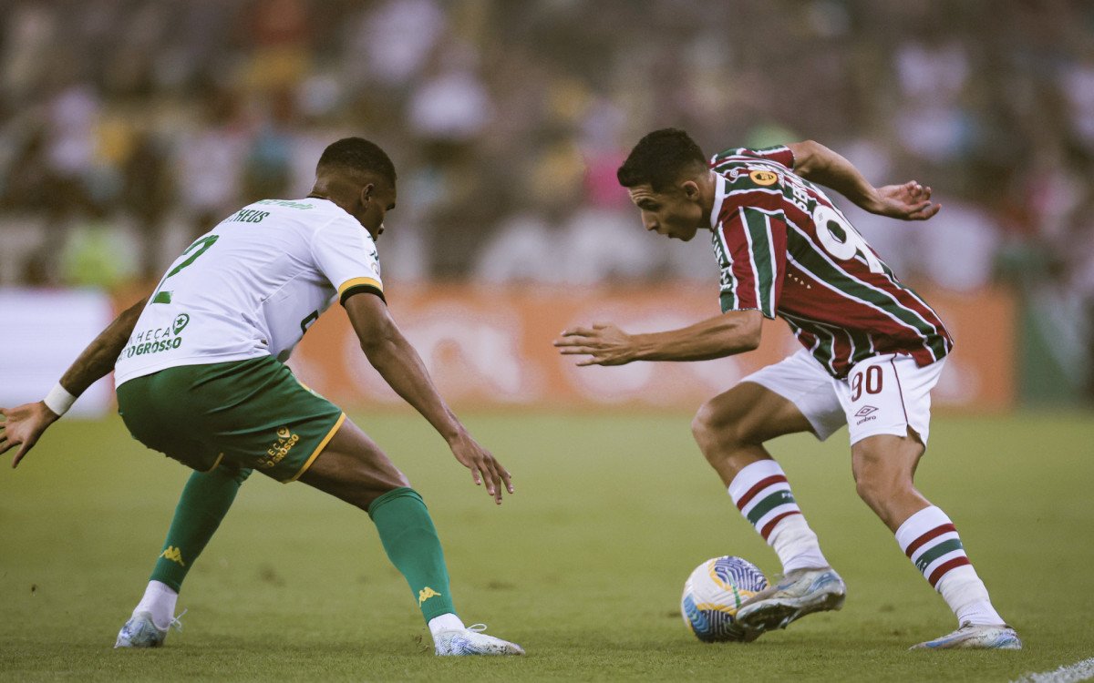 Fluminense vence Cuiabá e mantém luta contra o rebaixamento