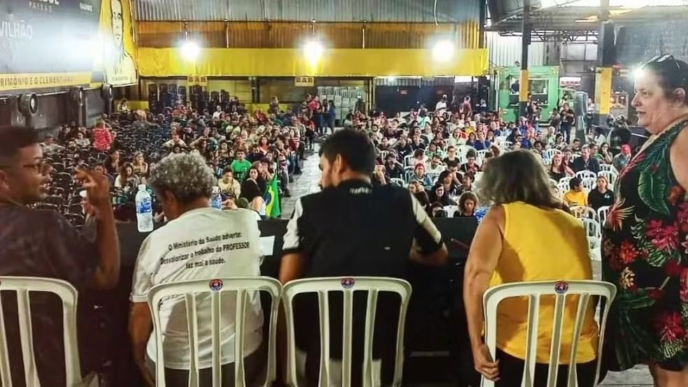 Greve dos professores da Rede Municipal do Rio continua após aprovação de Projeto de Lei