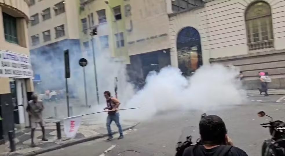 Greve dos professores da Rede Municipal do Rio continua após aprovação de Projeto de Lei