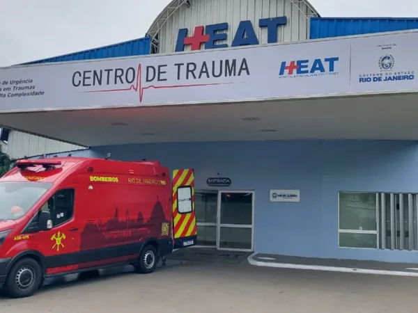 Fachada do Hospital Estadual Alberto Torres, onde vítimas foram internadas após noite violenta