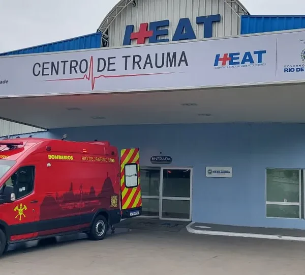 Fachada do Hospital Estadual Alberto Torres, onde vítimas foram internadas após noite violenta
