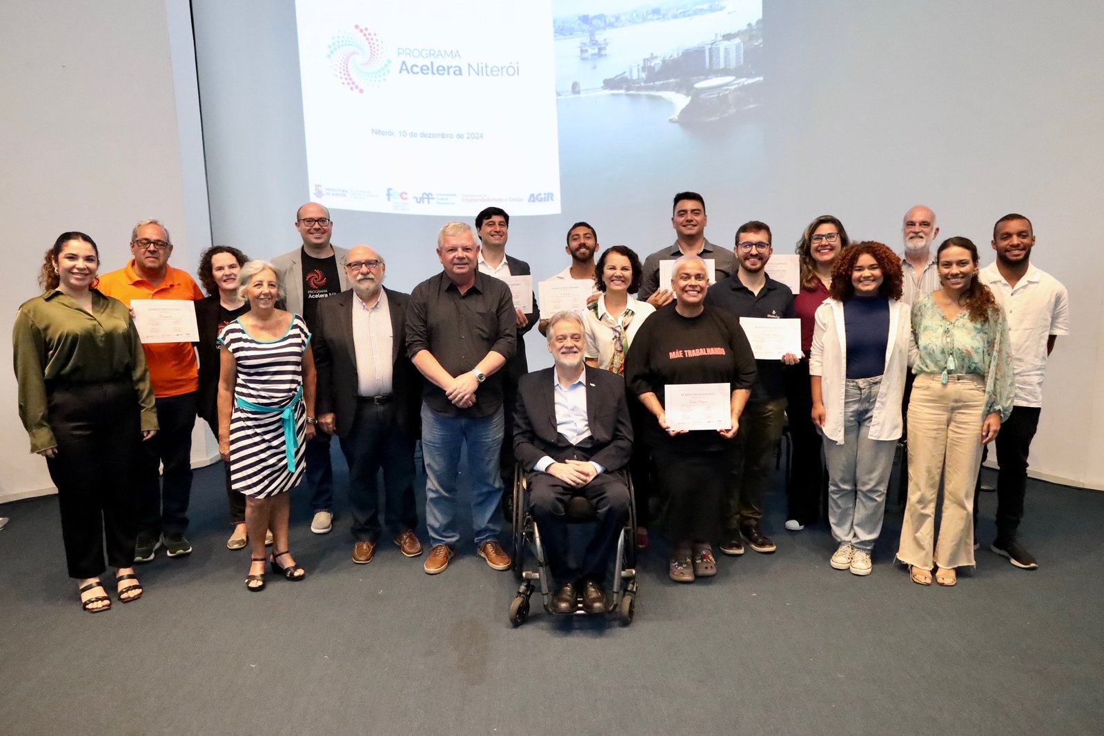 Programa Acelera Niterói investe em startups de tecnologia com apoio financeiro, fortalecendo o ecossistema de inovação local.