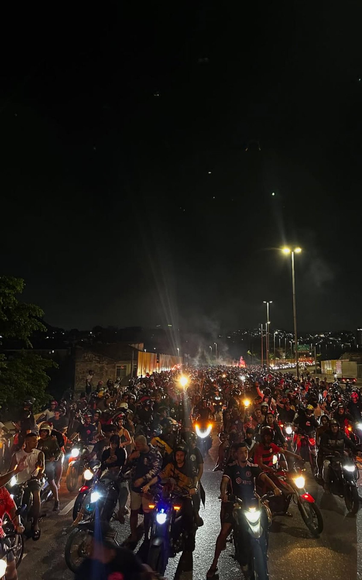 Motociclistas causam transtornos nas ruas do Rio durante 'rolezinho' - Vídeo