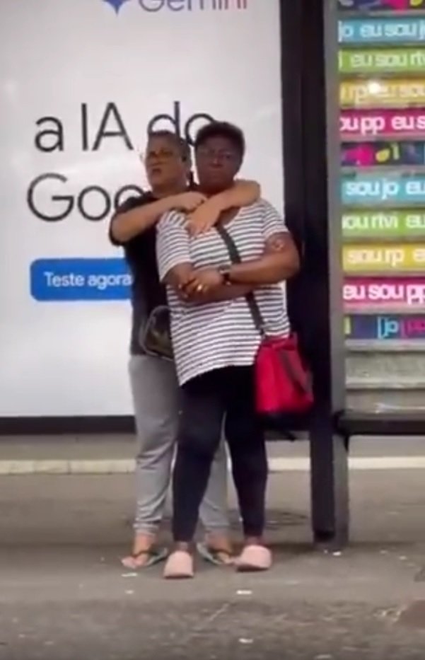 Mulher é feita refém com faca na Avenida Paulista em São Paulo - Vídeo