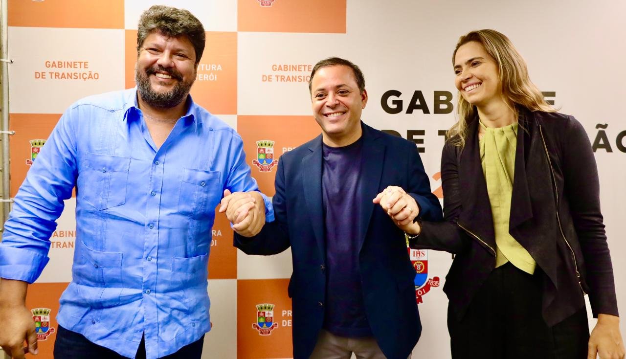 André Diniz, ao lado de Rodrigo Neves e Isabel Swan | Divulgação/Luciana Carneiro/Prefeitura de Niterói