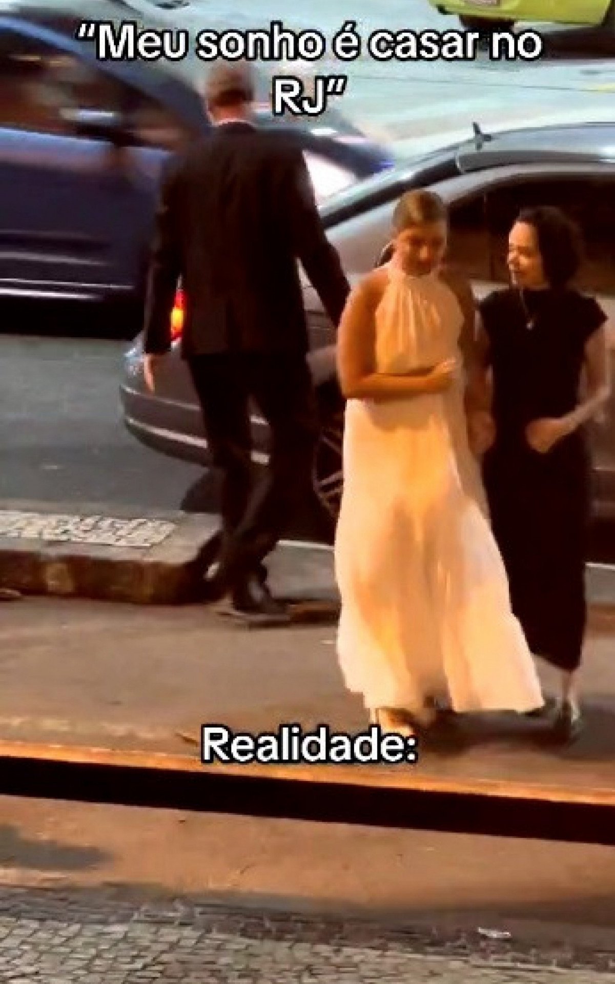 Noiva tem buquê 'roubado' por ciclista momentos antes de casamento - Vídeo