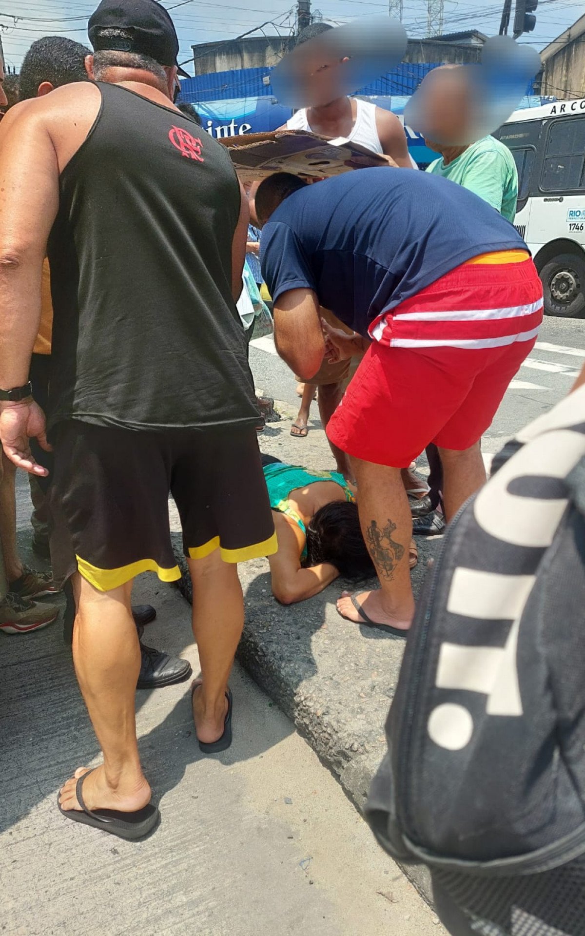Ônibus do BRT atropela mulher em Madureira