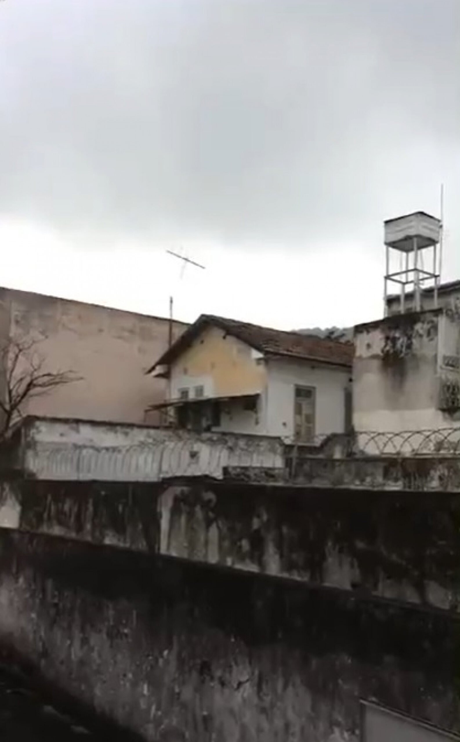 Operação policial intensifica segurança no Morro dos Macacos - Vídeos