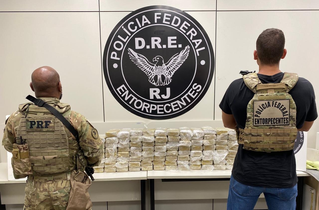 PF e PRF apreendem 120 kg de pasta base de cocaína no Sul Fluminense