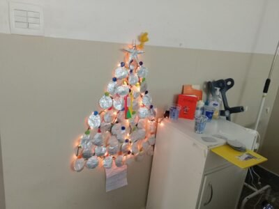 Paciente internado em hospital de Niterói faz decoração de Natal na enfermaria através de reciclagem