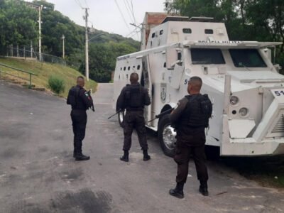 Policiamento reforçado no Morro dos Macacos após noite de intensos tiroteios