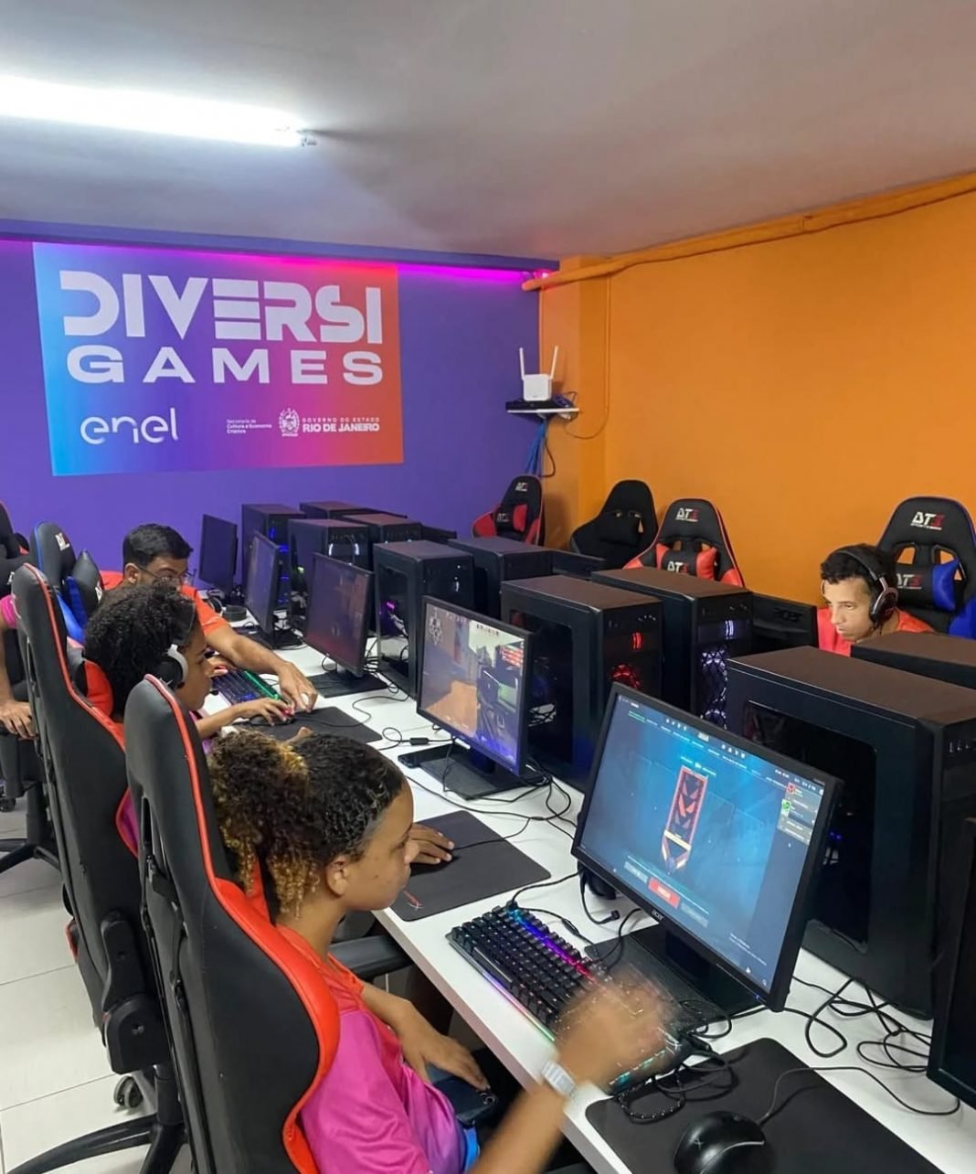 Primeira turma do projeto DiversiGames celebra formatura em Niterói