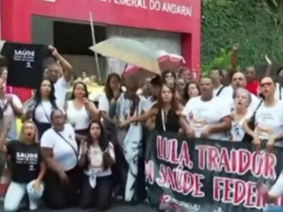 Protesto marca a transferência de gestão de hospitais federais para o município do Rio